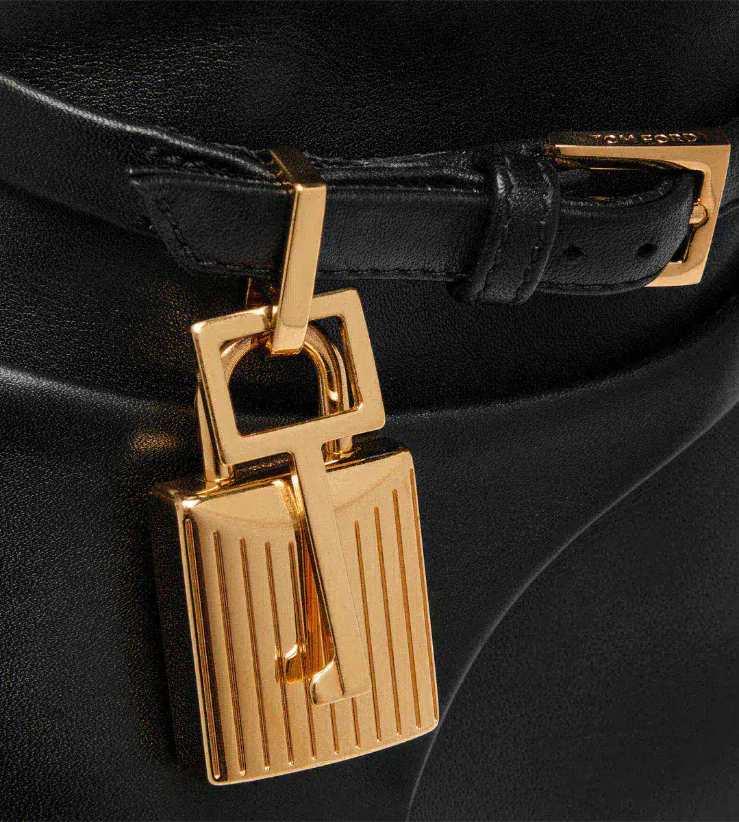 BOTÍN DE CUERO CON CANDADO BOTÍN DE CUERO CON CANDADO