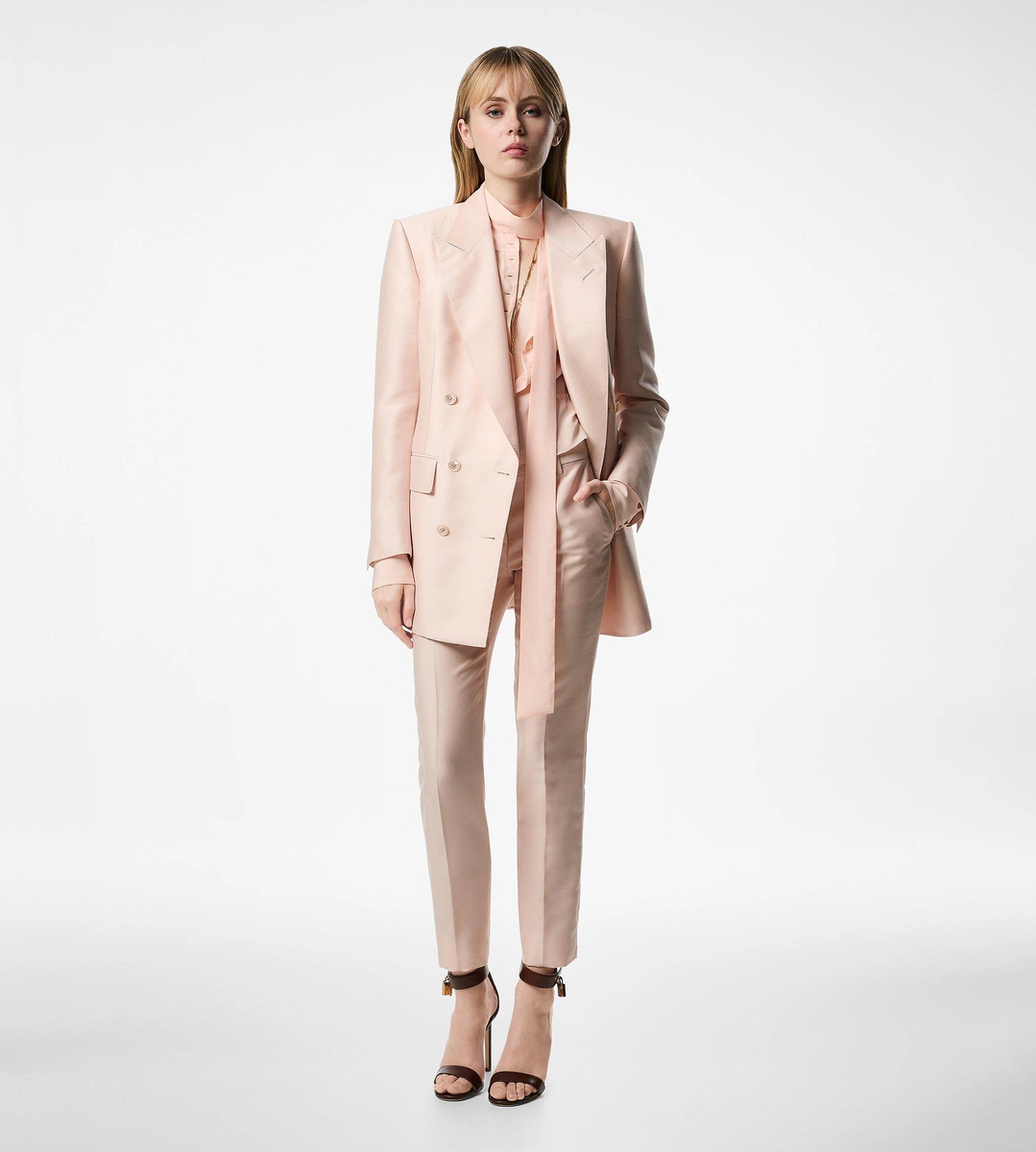 CHAQUETA CRUZADA CON SOLAPA DE PICO CHAQUETA CRUZADA CON SOLAPA DE PICO