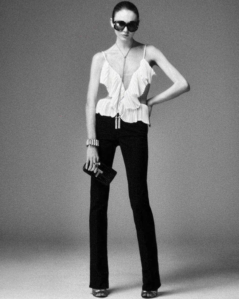 COLLAR DE LAZO CON CABUJÓN DE LATÓN Y CRISTAL COLLAR DE LAZO CON CABUJÓN DE LATÓN Y CRISTAL