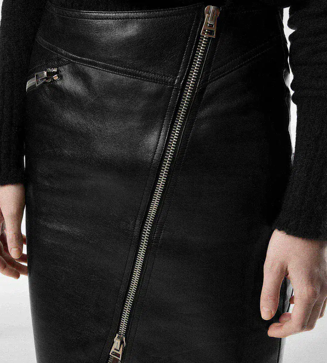 FALDA DE CUERO CON CREMALLERA EN DIAGONAL HASTA LA RODILLA