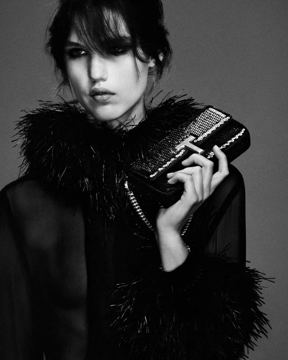 MINI BOLSO WALLIS CON BORDADO DE LENTEJUELAS Y CUENTAS MINI BOLSO WALLIS CON BORDADO DE LENTEJUELAS Y CUENTAS