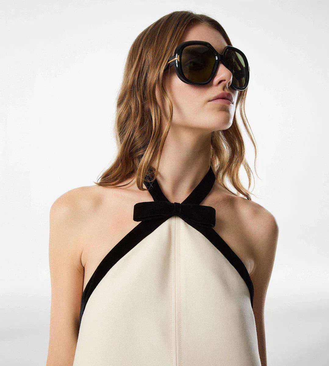 MINI VESTIDO DE CÓCTEL CON DETALLE DE LAZO