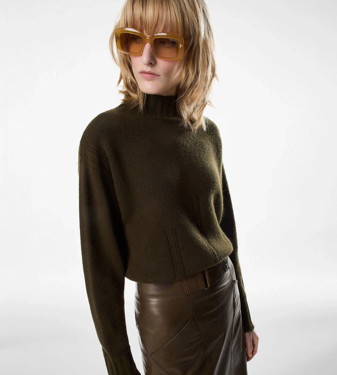 PUNTO DE CUELLO ALTO Y MANGA LARGA