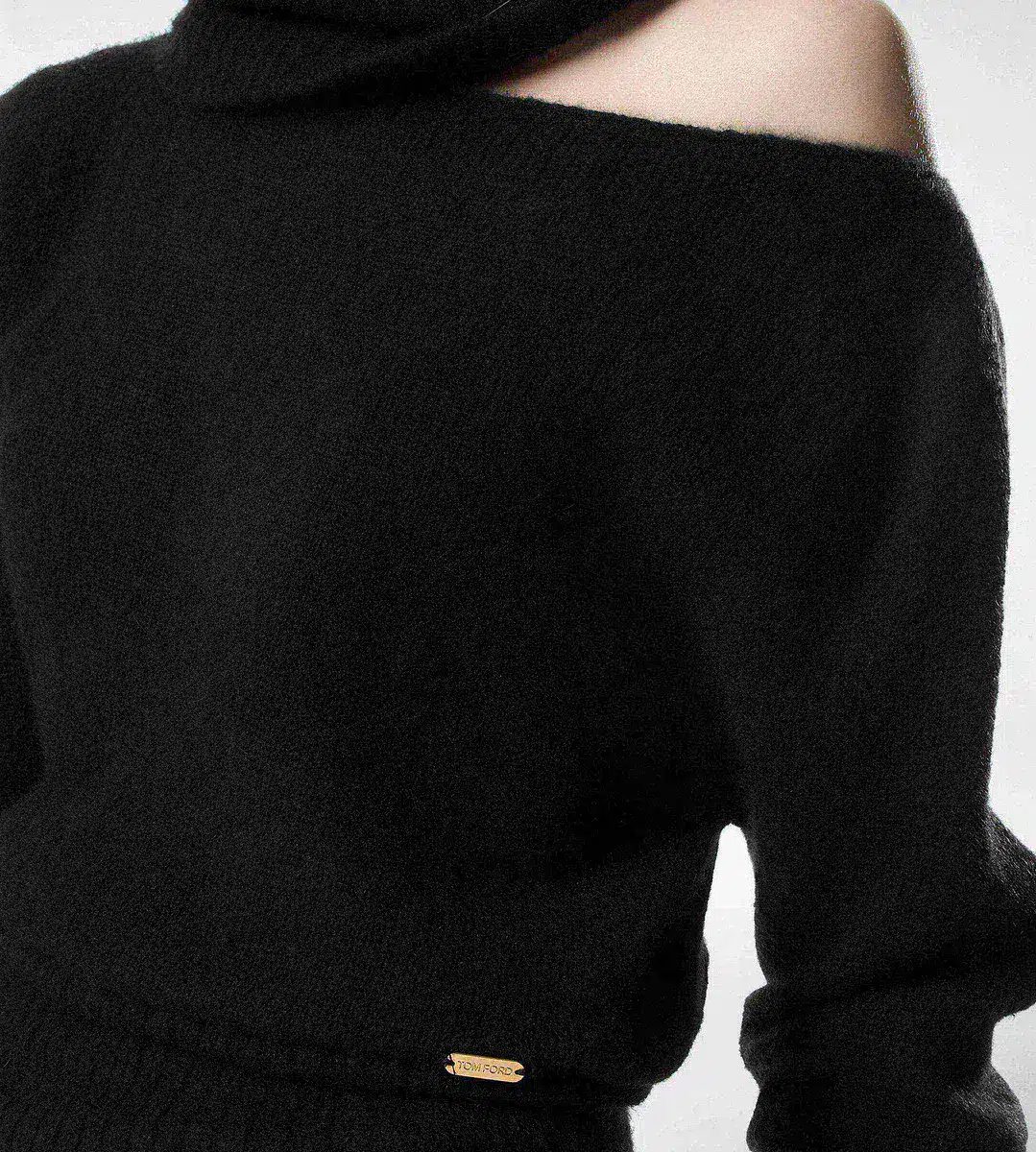 PUNTO DE CUELLO BARCO DE MANGA LARGA CON PLACA METÁLICA DE TOM FORD