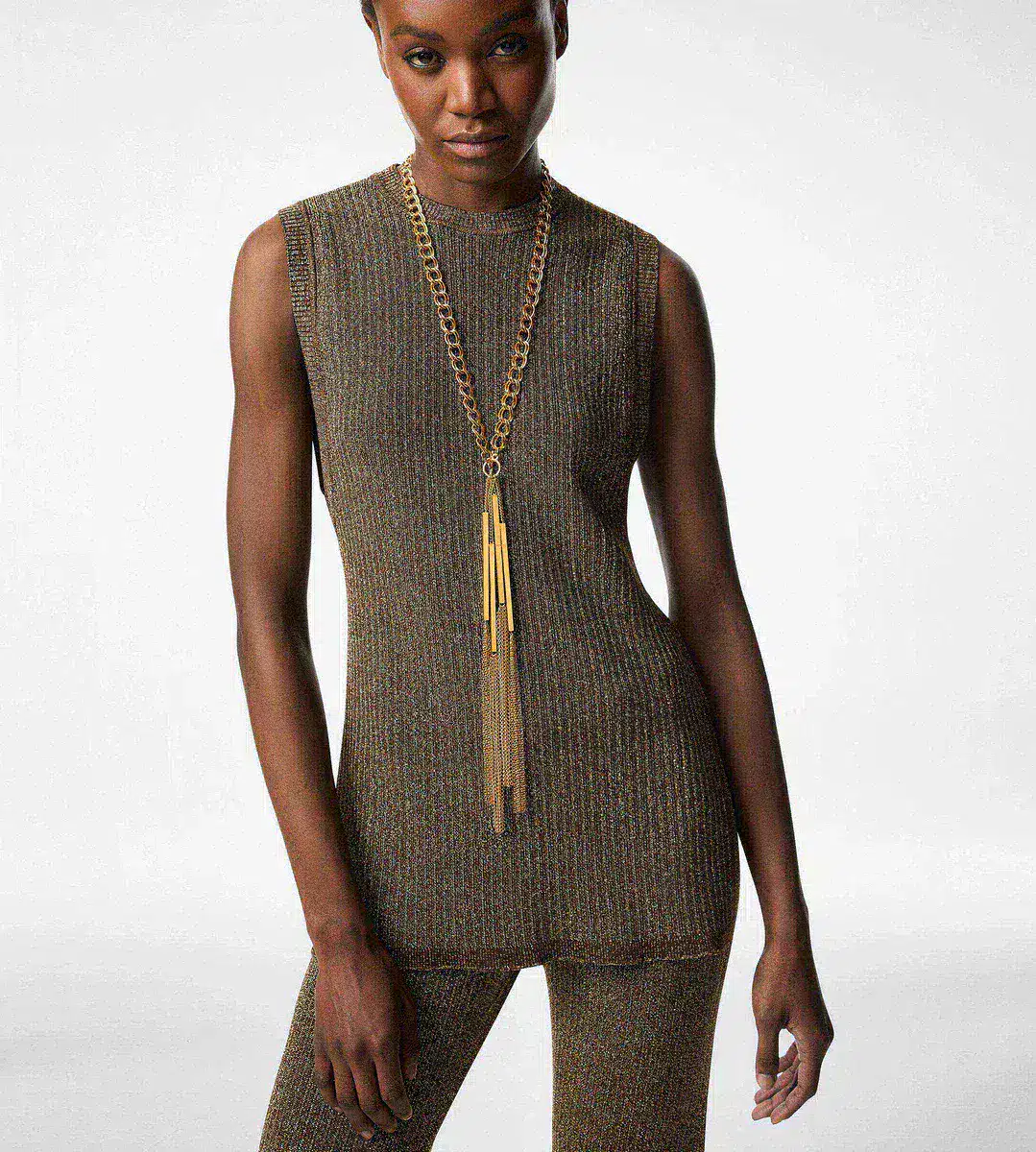 PUNTO DE CUELLO REDONDO SIN MANGAS CON ABERTURAS LATERALES