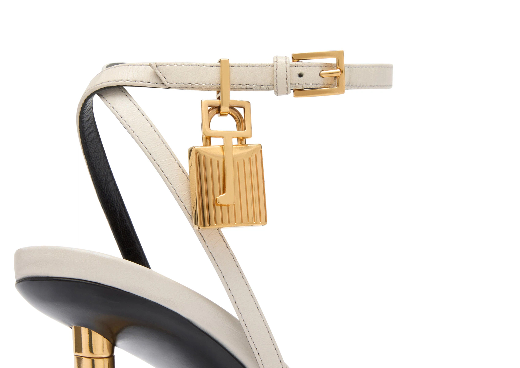 SANDALIA DE PIEL BRILLANTE CON CANDADO Y PUNTA DESNUDA SANDALIA DE PIEL BRILLANTE CON CANDADO Y PUNTA DESNUDA