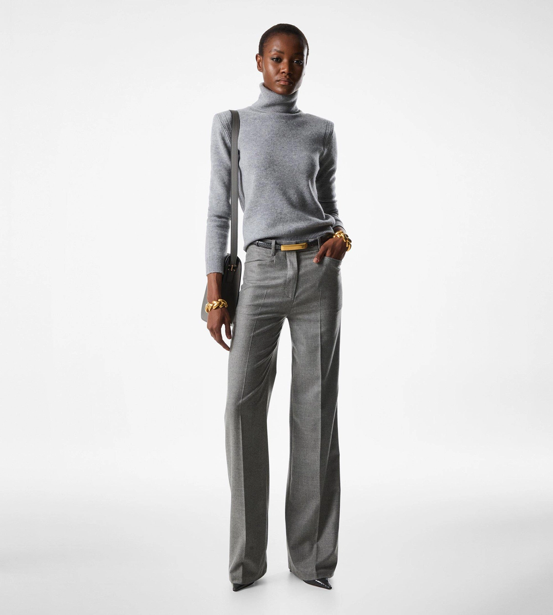 TOP DE CUELLO ALTO DE PUNTO DE CACHEMIRA SUAVE CON HOMBROS