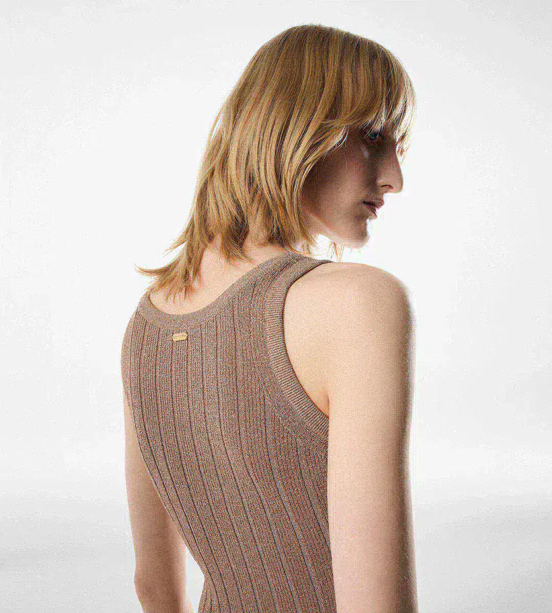 VESTIDO CHALECO HASTA LOS TOBILLOS CON PLACA METÁLICA DE TOM FORD