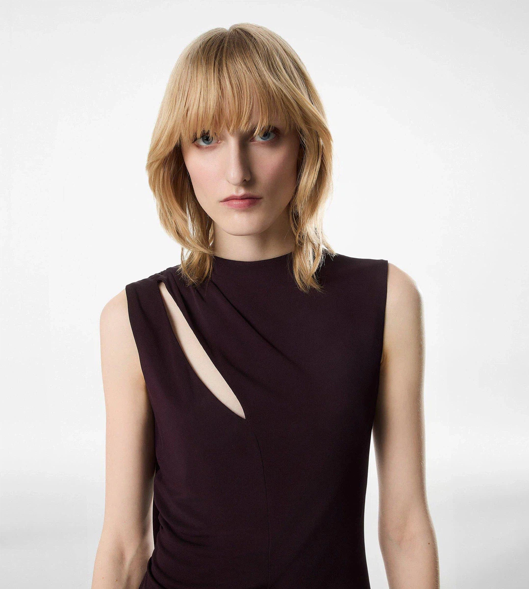 VESTIDO DE CÓCTEL CON ABERTURA Y DETALLE DE PAÑUELO