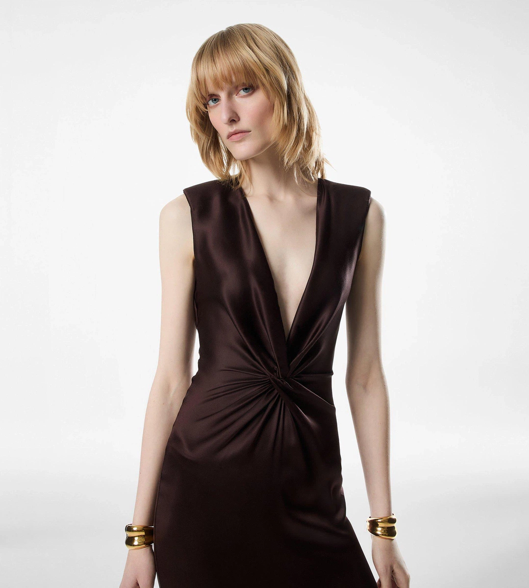 VESTIDO DE NOCHE DE SEDA CON ESCOTE EN V PROFUNDO, SIN MANGAS Y CON GIRO DELANTERO