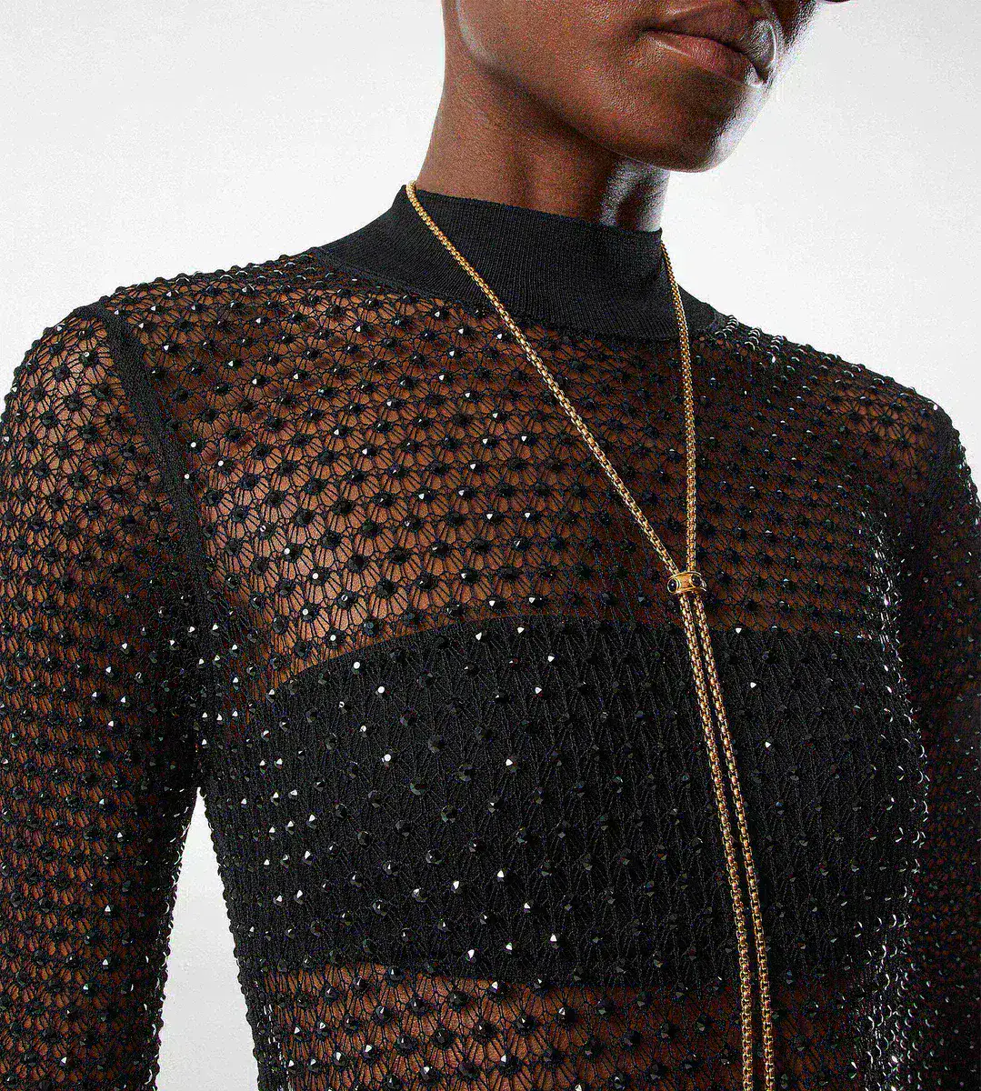 VESTIDO LARGO CON MANGAS ROMÁNTICAS Y CUELLO ALTO